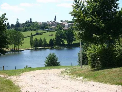 Autour de l'étang - Randonnées & promenades à Servant