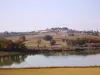 Autour du lac de Tombeboeuf - Depuis le lac, vue sur le village de Tombeboeuf