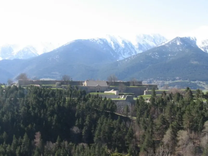 Autour des remparts de Mont-Louis - Randonnées & promenades à La Cabanasse