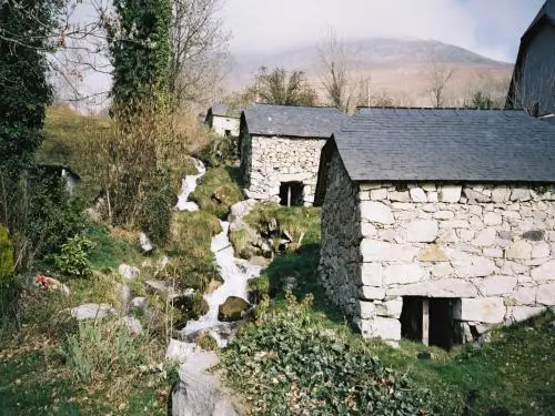 Los molinos y Iglesia de Arcizans - Dessus - Travesías y excursiones en Gaillagos