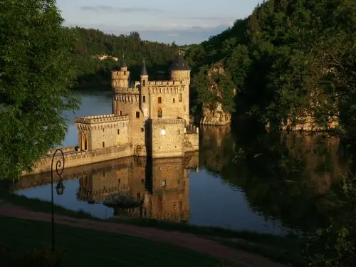 Saint-Jean-Saint-Maurice, Pêt d'Âne et Château de la Roche - Randonnées & promenades à Cordelle