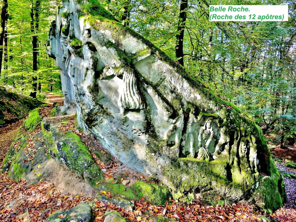 Les Solitaires de Bonneval - La Belle Roche, ou roche des 12 apôtres (© Jean Espirat)