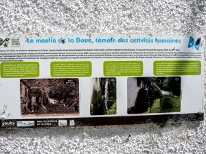 Información sobre el antiguo molino de Doue (© J.E.)