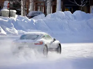 Conduite sur glace à Abondance pour apprendre à maîtriser sa conduite en hiver (© P.Brault)