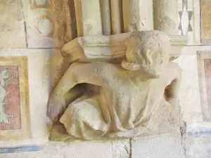 Cul-de-lampe dans le cloître (© Jean Espirat)