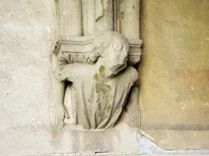 Cul-de-lampe dans le cloître (© Jean Espirat)