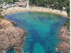 Plage du Camp Long et Tiki Plage