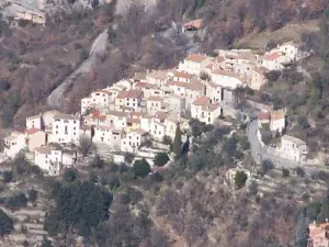 Village Aiglun vanuit het perspectief van de Sneeuw Greolières