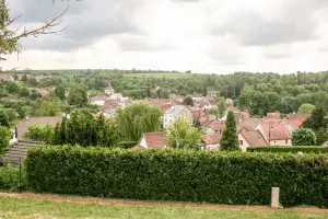 Aignay-le-Duc, vu de la rue de la Beurlogère (© J.E)