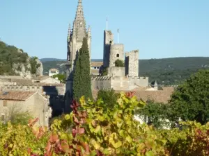 Una vista del villaggio in autunno