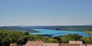 The lake of Sainte-Croix