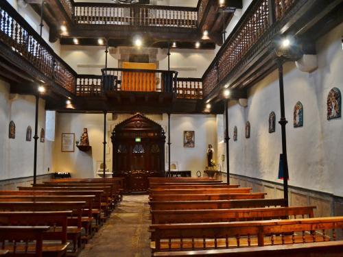 Ainhoa - Interieur van de kerk van Onze Lieve Vrouw van de Assumptie