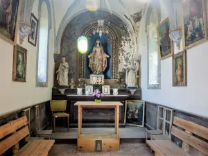 Dentro de la capilla de Saint-Nicolas (© J.E)