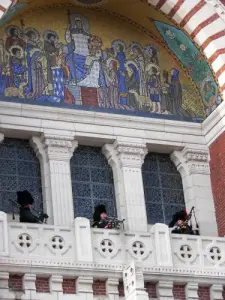 Bagpipers on the balcony of the basilica