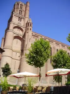 Albi, der dominierende Glockenturm der Kathedrale Sainte-Cécile