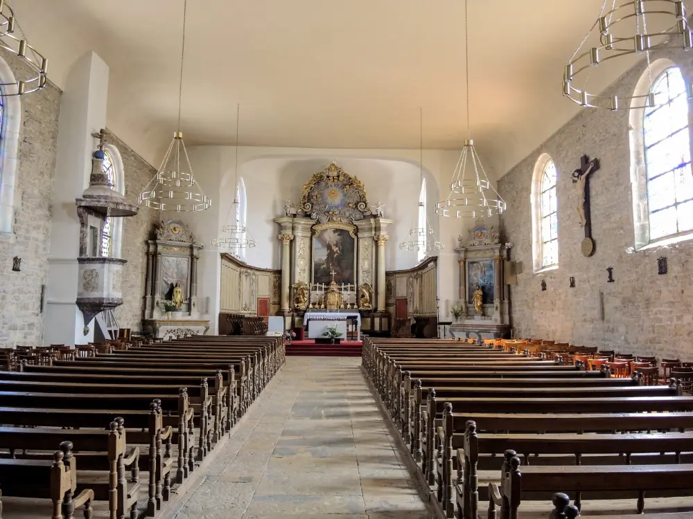 Amancey - Nef de l'église (© J.E)