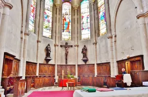 El interior de la iglesia de Saint-Symphorien