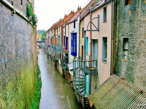 Amiens - A street on the water (© Jean Espirat)