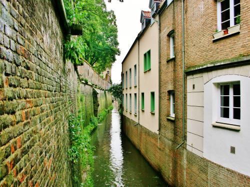 Amiens - Houses on the water (© Jean Espirat)