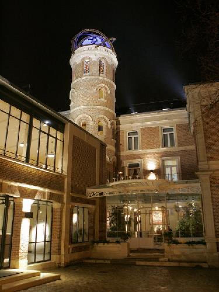 Amiens - Jules Verne House - exterior night (© Amiens Métropole)