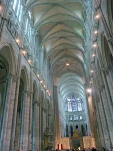 Nef de la cathédrale (© J.E)