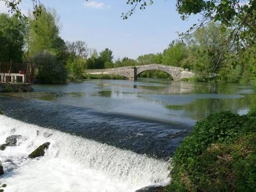 Angeac-Charente - Elbow Bridge en waterval op de Charente