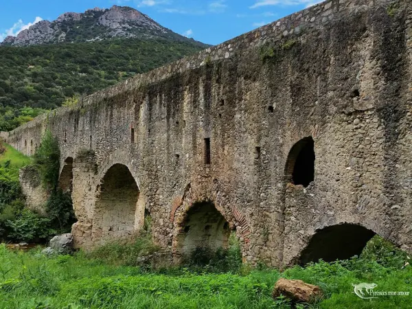 Aqueduct Bridge of Ansignan - Monument in Ansignan