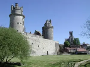 Castello di Apremont