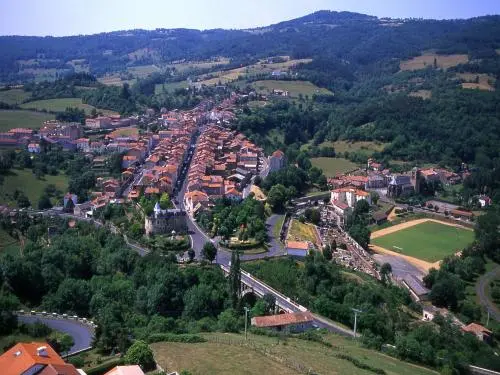 Ardes - Guida turismo, vacanze e weekend nel Puy-de-Dôme