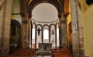 Das Innere der Kirche von Alpuech