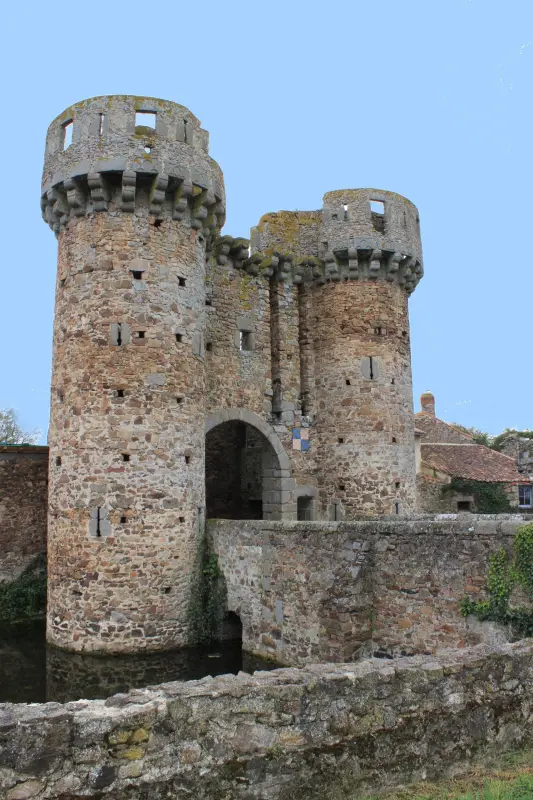 Castillo de Sanzay - Monumento en Argentonnay