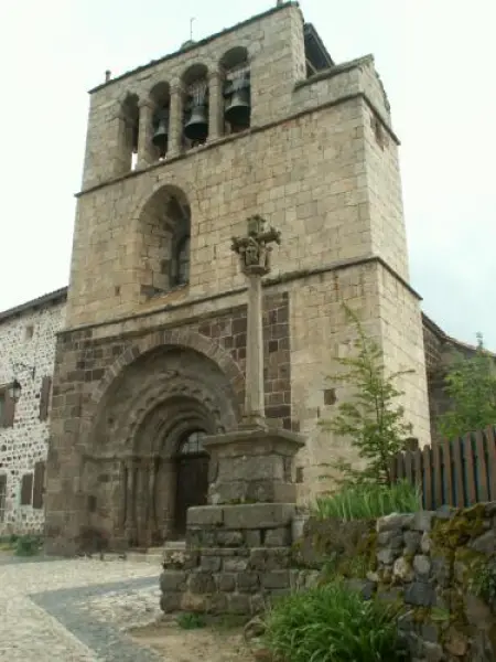 Church Saint-Pierre - Monument in Arlempdes
