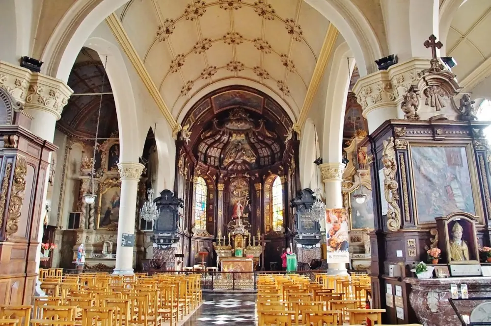 Arnèke - L'interno della chiesa di San Martino