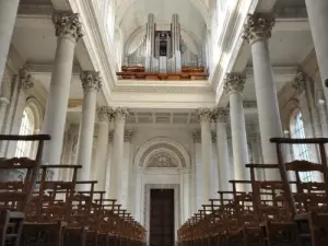 Dentro de la catedral