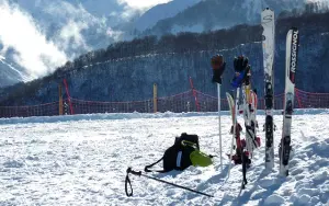Piste de ski alpin pour les enfants (location sur place) ainsi que des cours avec des moniteurs diplômés