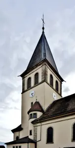 Campanario con torre adosada de la iglesia de Aspach-le-Haut (© JE)