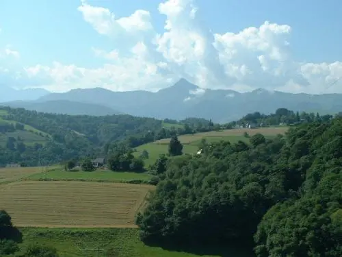 Astugue - Sus paisajes y el pico de Montaigu