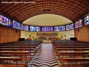 Innenraum der Herz-Jesu-Kirche (© Jean Espirat)