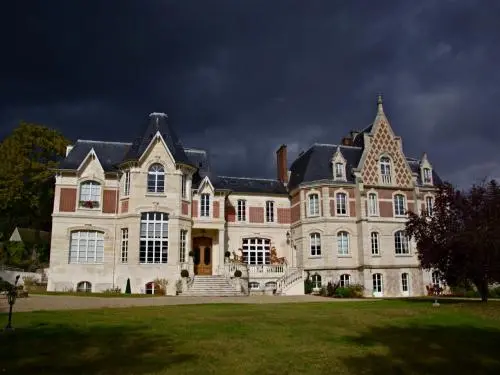 Aumont-en-Halatte - Villa Beatrice, a former castle of Count Camondo