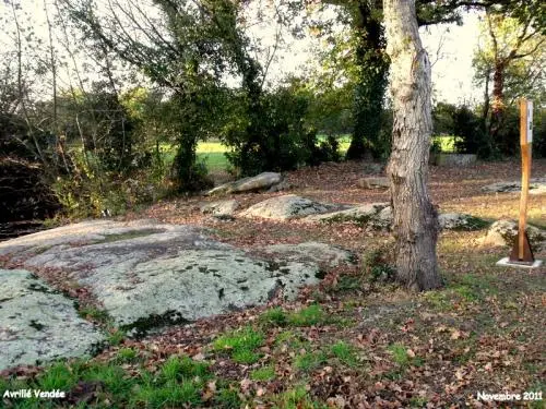Avrillé - Emplacement de 4 anciens dolmens, fontaine Saint-Gré
