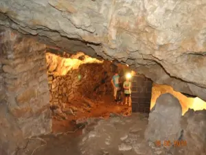 Morguière typischen Höhlen