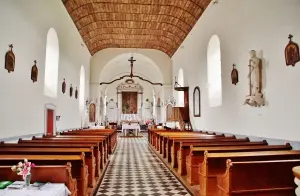 Vaubadon - Interior of St. Anne's Church