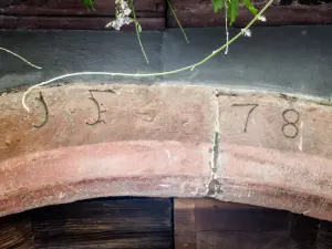 Lintel datiert 1578 (© J. E)