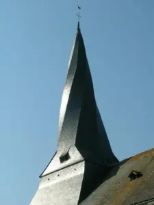 Clocher tors du Baugeois à Pontigné