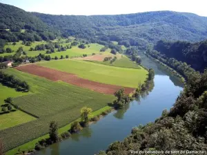 Le Doubs et sa vallée, vus du belvédère de Saut de Gamache