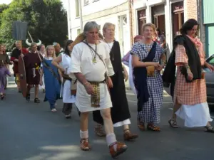 Desfile en la ciudad durante el festival romano