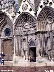 Tympan du portail de la cathédrale de Bayeux