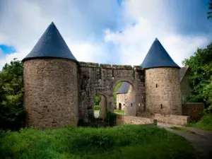 Portal Martigné to Bazouges-la-Pérouse (© Stenphoto)