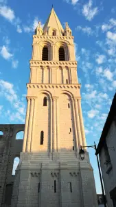 Le grand clocher de Beaulieu-lès-Loches (© Caméra Photo Club du Lochois)