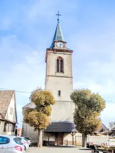 Campanario y pórtico de la iglesia (© JE)